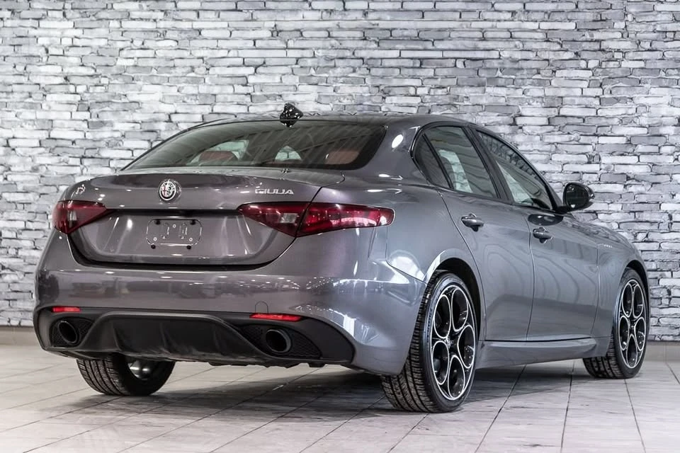 2022 Alfa Romeo Giulia - Image 19 of 19