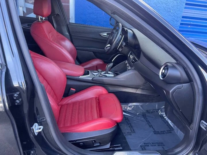 2022 Alfa Romeo Giulia - Image 10 of 20