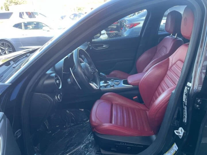 2022 Alfa Romeo Giulia - Image 5 of 20