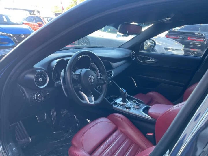 2022 Alfa Romeo Giulia - Image 7 of 20