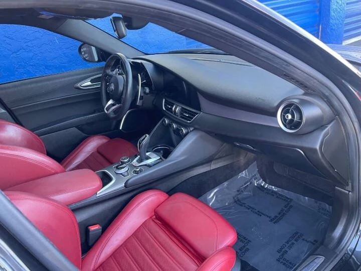 2022 Alfa Romeo Giulia - Image 11 of 20