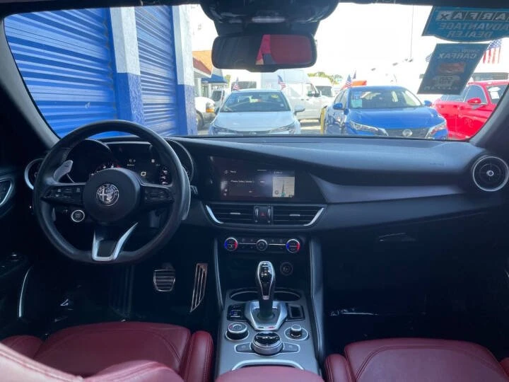2022 Alfa Romeo Giulia - Image 17 of 20