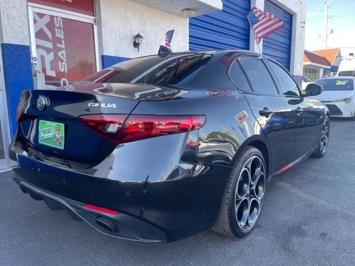 2022 Alfa Romeo Giulia - Image 3 of 20