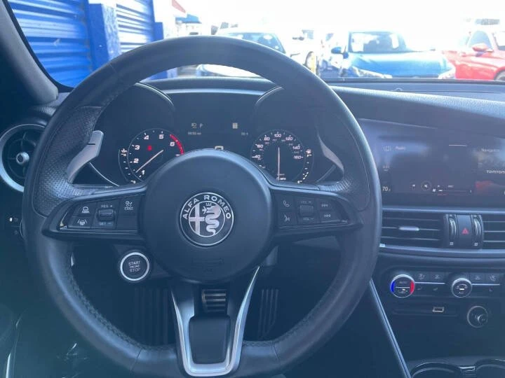 2022 Alfa Romeo Giulia - Image 15 of 20