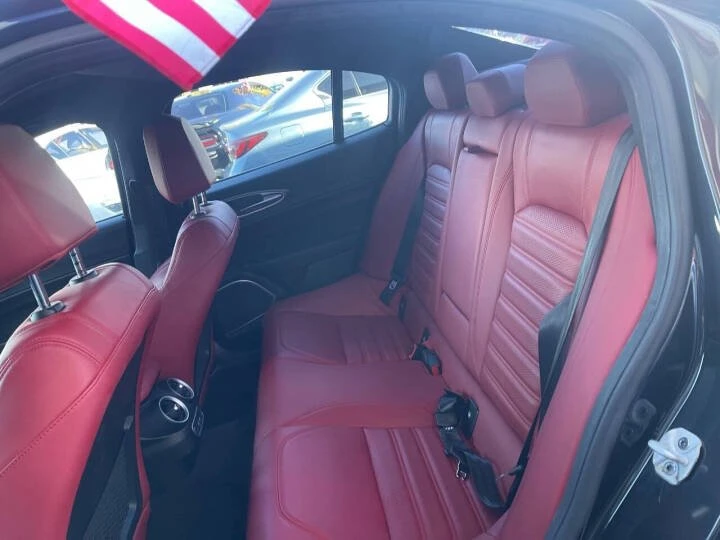 2022 Alfa Romeo Giulia - Image 9 of 20