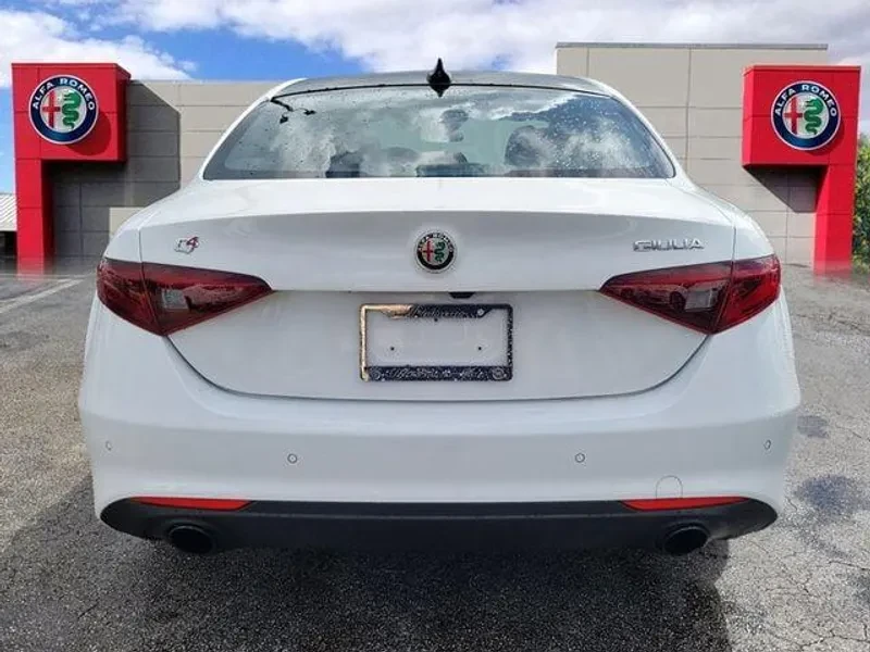2022 Alfa Romeo Giulia - Image 4 of 12