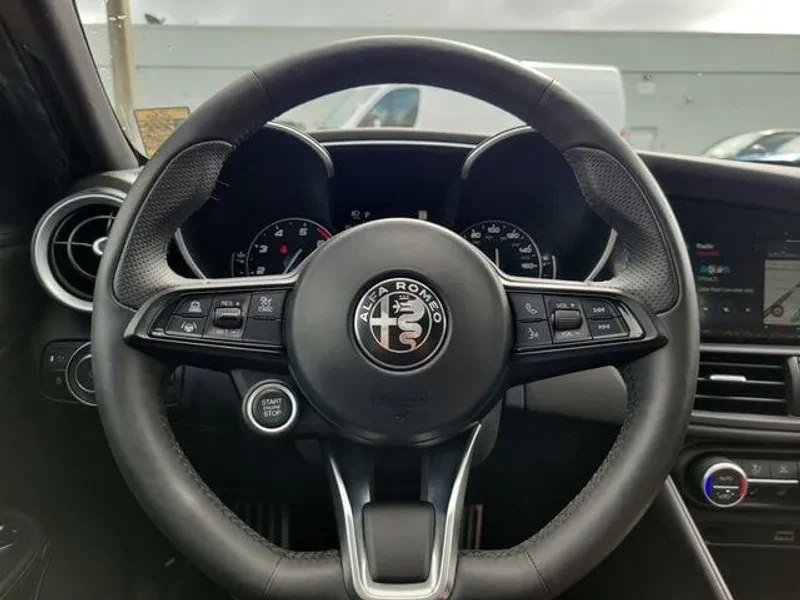 2022 Alfa Romeo Giulia - Image 8 of 12