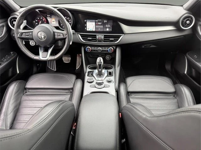 2022 Alfa Romeo Giulia - Image 18 of 20