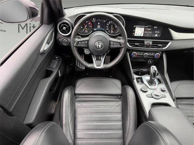 2022 Alfa Romeo Giulia - Image 17 of 20