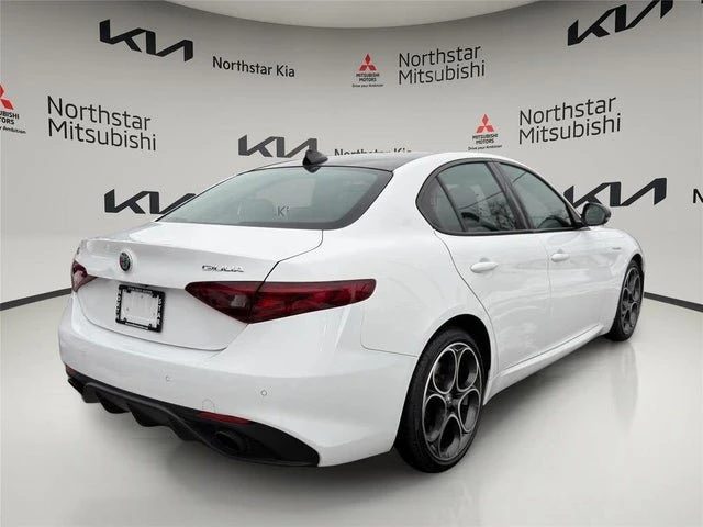 2022 Alfa Romeo Giulia - Image 4 of 20