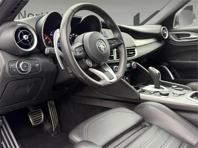 2022 Alfa Romeo Giulia - Image 8 of 20