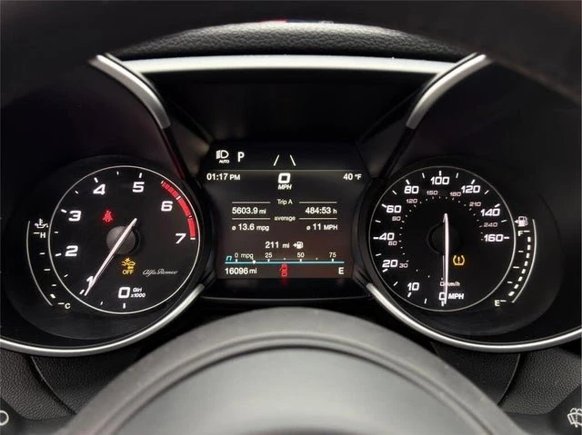 2022 Alfa Romeo Giulia - Image 11 of 20
