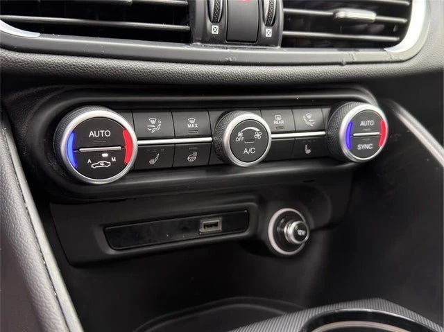 2022 Alfa Romeo Giulia - Image 14 of 20