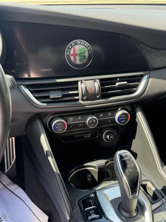 2022 Alfa Romeo Giulia - Image 7 of 12