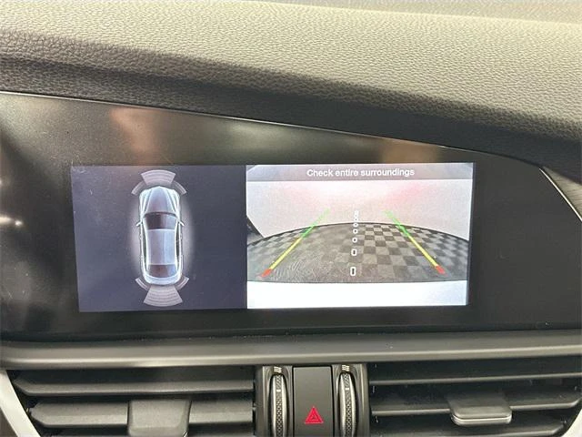2022 Alfa Romeo Giulia - Image 13 of 20