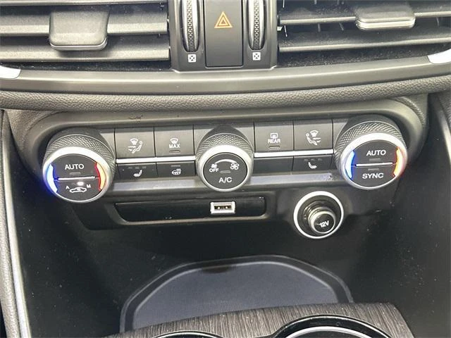 2022 Alfa Romeo Giulia - Image 15 of 20