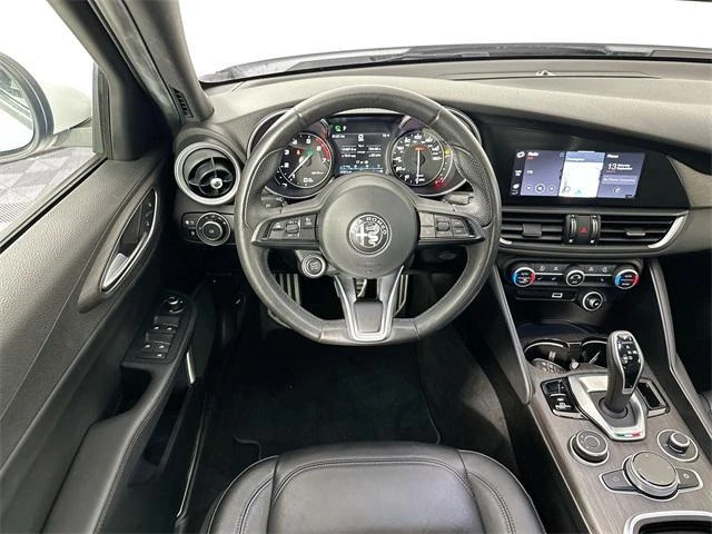 2022 Alfa Romeo Giulia - Image 11 of 20