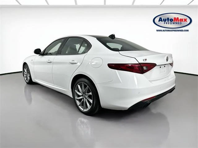 2022 Alfa Romeo Giulia - Image 6 of 20