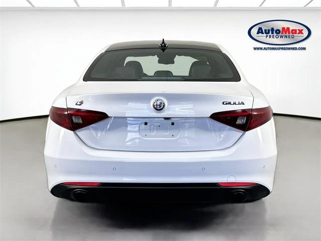 2022 Alfa Romeo Giulia - Image 8 of 20