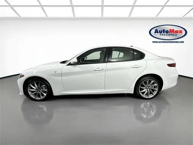 2022 Alfa Romeo Giulia - Image 9 of 20