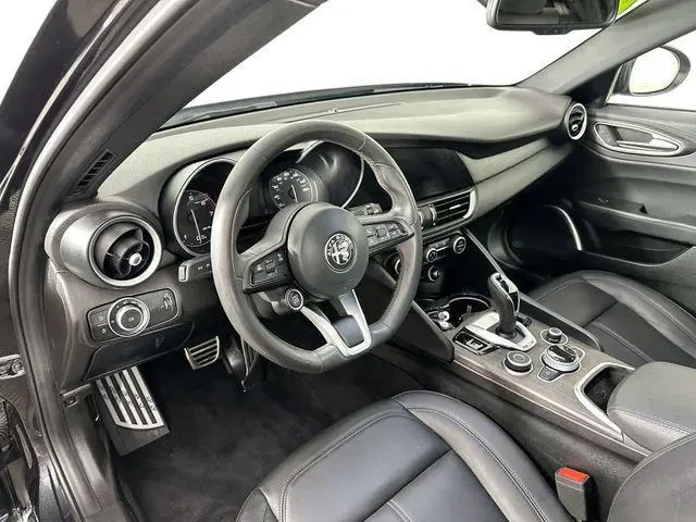 2022 Alfa Romeo Giulia - Image 20 of 20