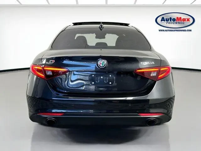 2022 Alfa Romeo Giulia - Image 8 of 20