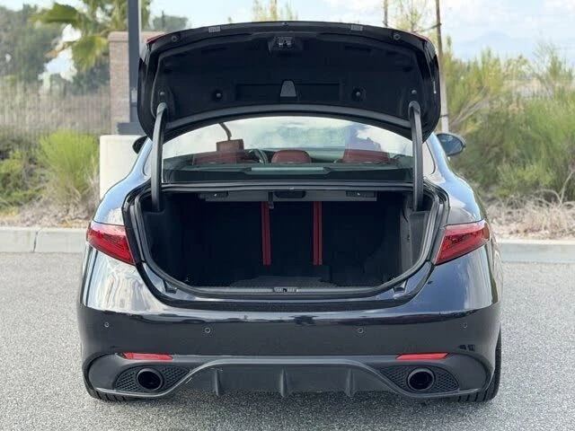 2022 Alfa Romeo Giulia - Image 12 of 19
