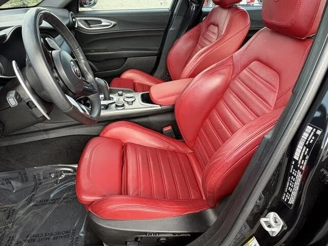 2022 Alfa Romeo Giulia - Image 18 of 19