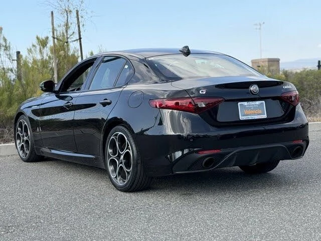 2022 Alfa Romeo Giulia - Image 9 of 19