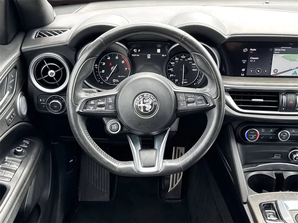 2022 Alfa Romeo Stelvio - Image 14 of 20