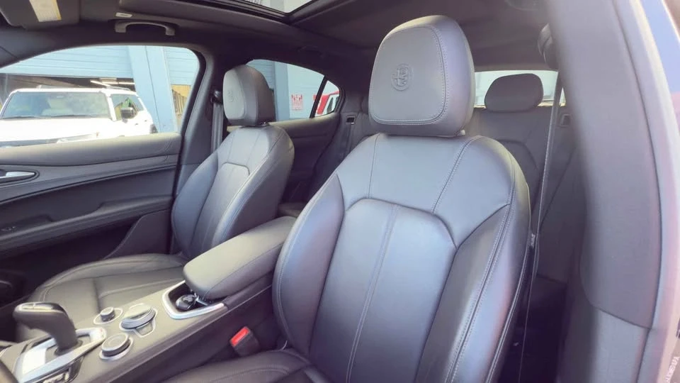 2022 Alfa Romeo Stelvio - Image 14 of 15