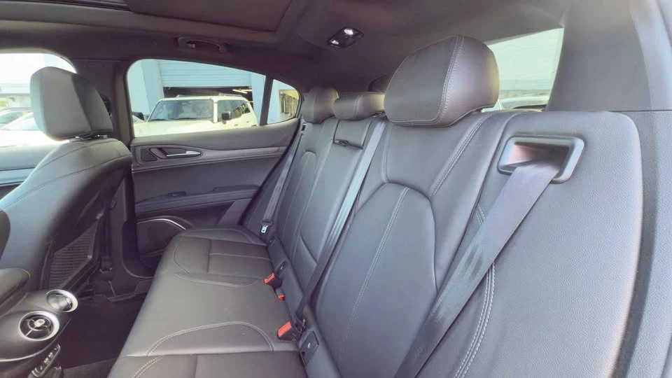 2022 Alfa Romeo Stelvio - Image 15 of 15