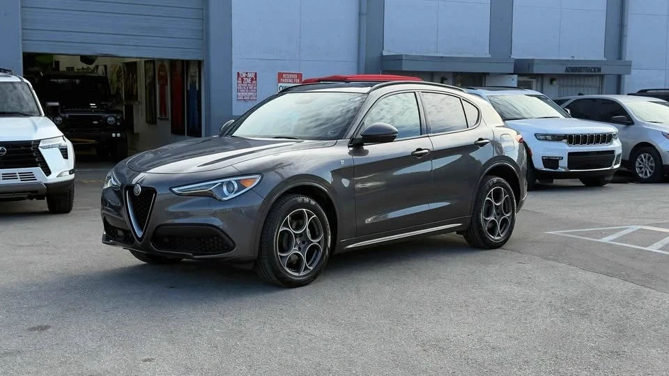 2022 Alfa Romeo Stelvio - Image 2 of 15