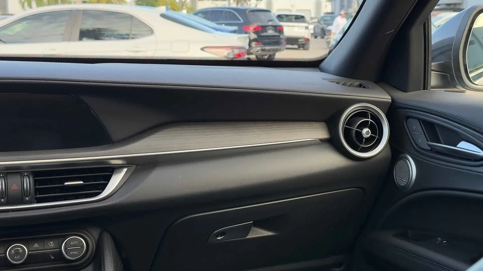 2022 Alfa Romeo Stelvio - Image 10 of 15