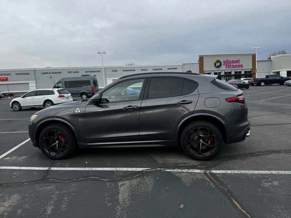 2022 Alfa Romeo Stelvio - Image 2 of 11