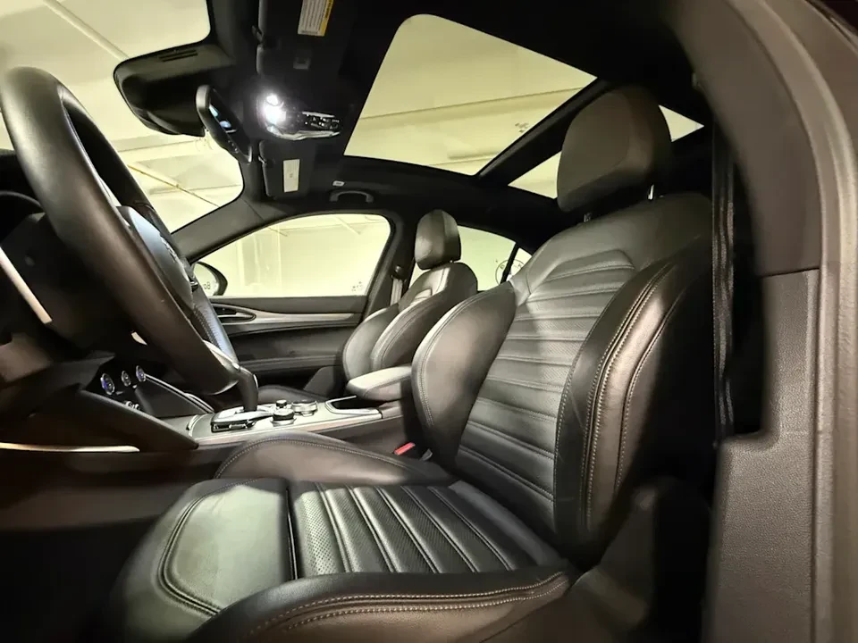 2022 Alfa Romeo Stelvio - Image 9 of 16