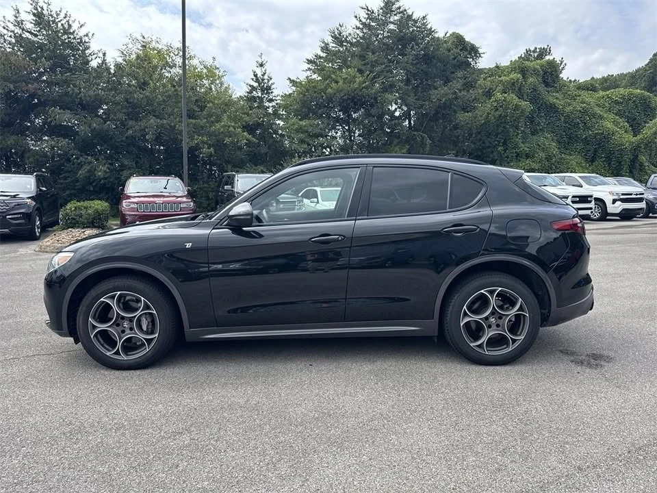 2022 Alfa Romeo Stelvio - Image 2 of 20