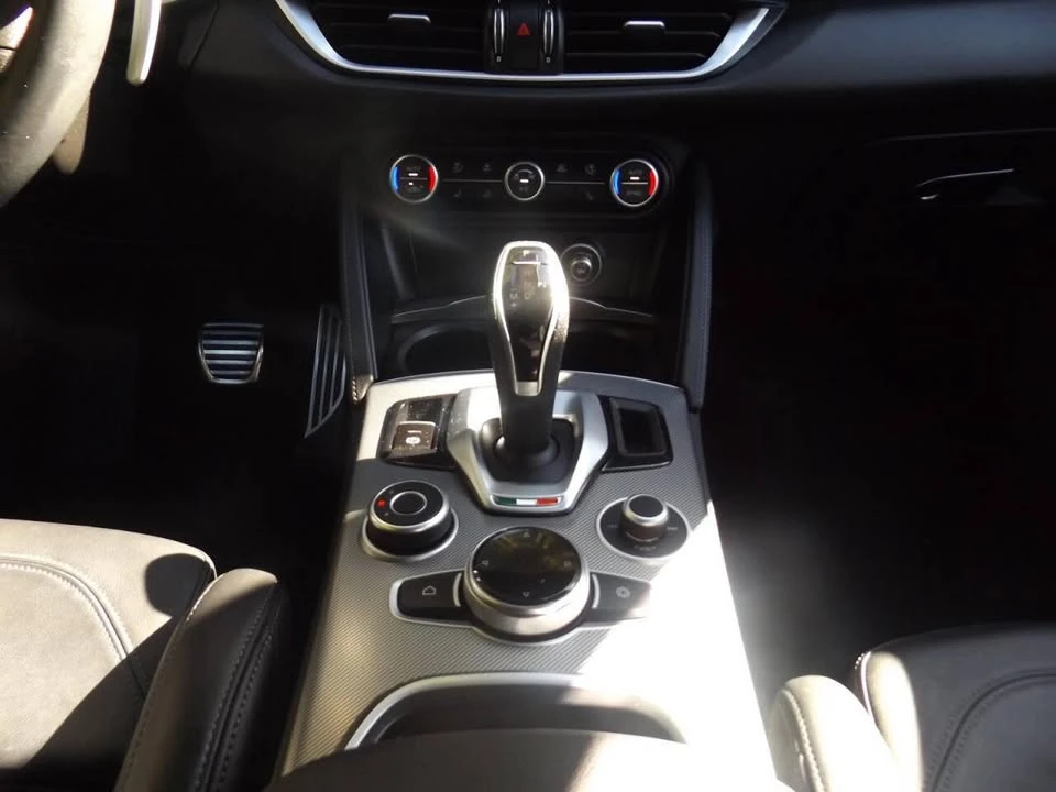 2022 Alfa Romeo Stelvio - Image 15 of 19