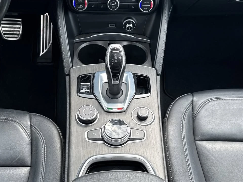 2022 Alfa Romeo Stelvio - Image 13 of 20