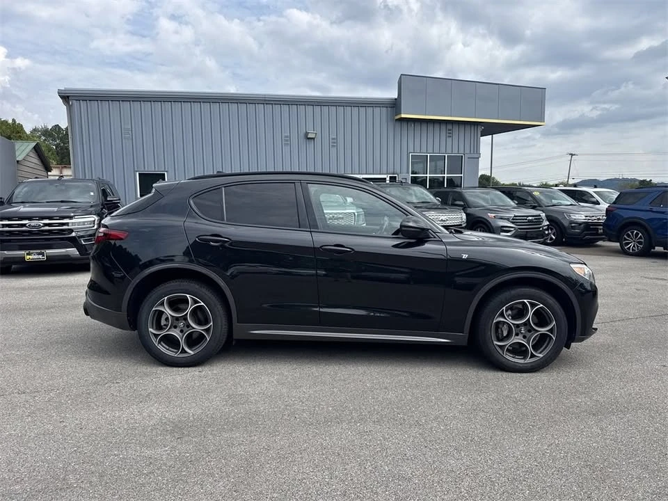 2022 Alfa Romeo Stelvio - Image 6 of 20