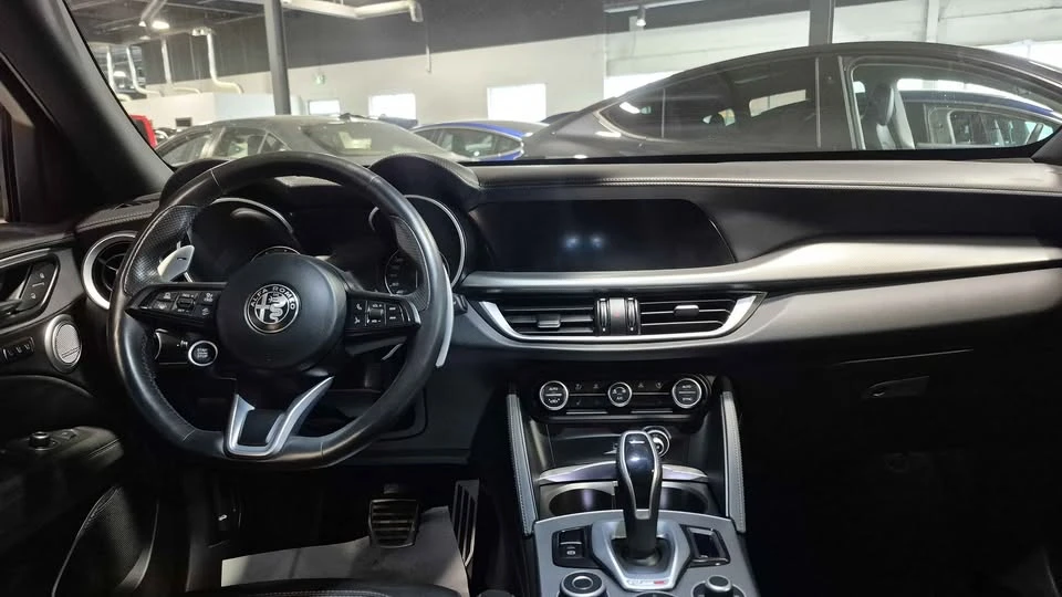 2022 Alfa Romeo Stelvio - Image 8 of 11