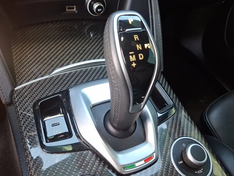 2022 Alfa Romeo Stelvio - Image 9 of 12