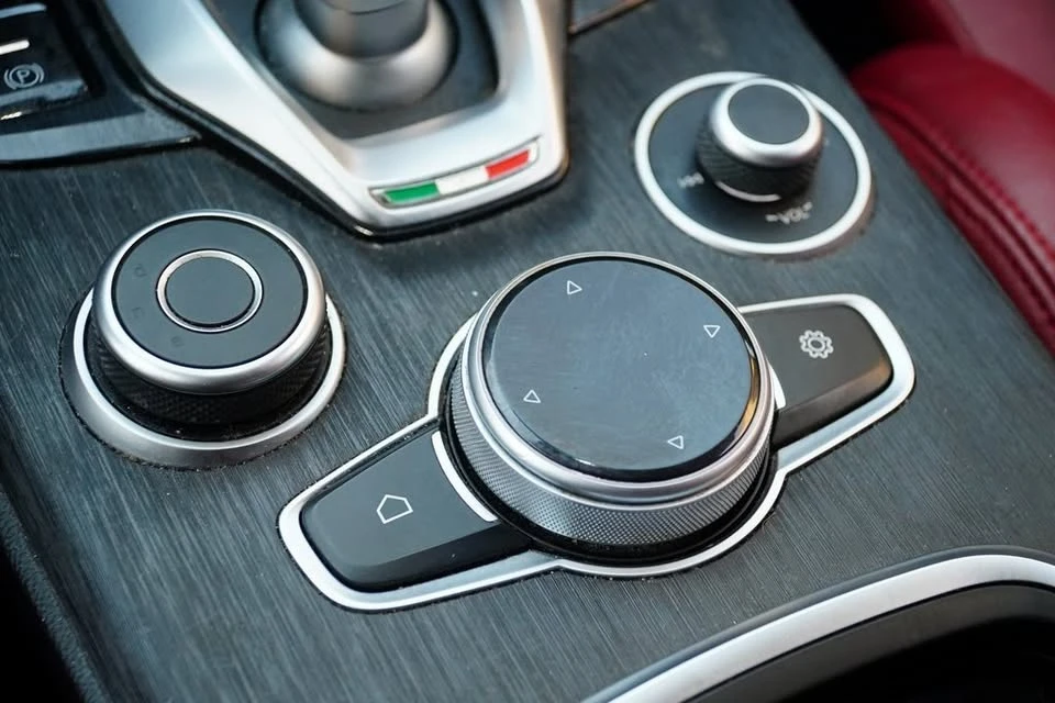 2022 Alfa Romeo Stelvio - Image 18 of 20