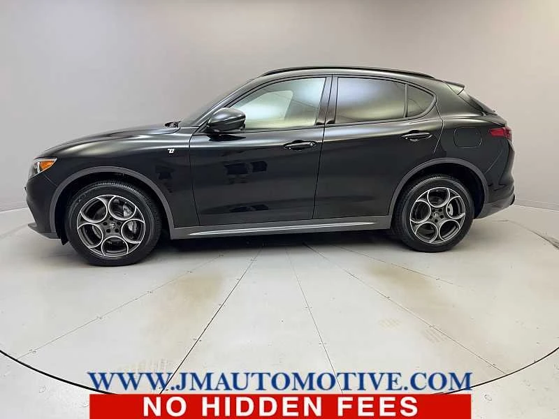 2022 Alfa Romeo Stelvio - Image 2 of 20