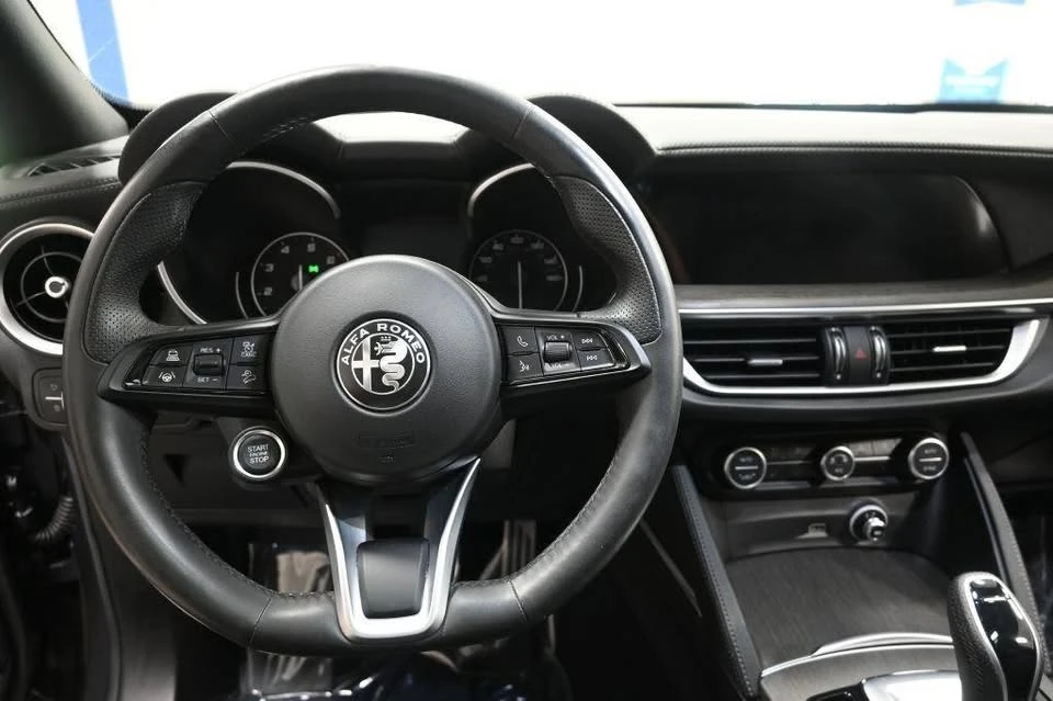 2022 Alfa Romeo Stelvio - Image 11 of 20