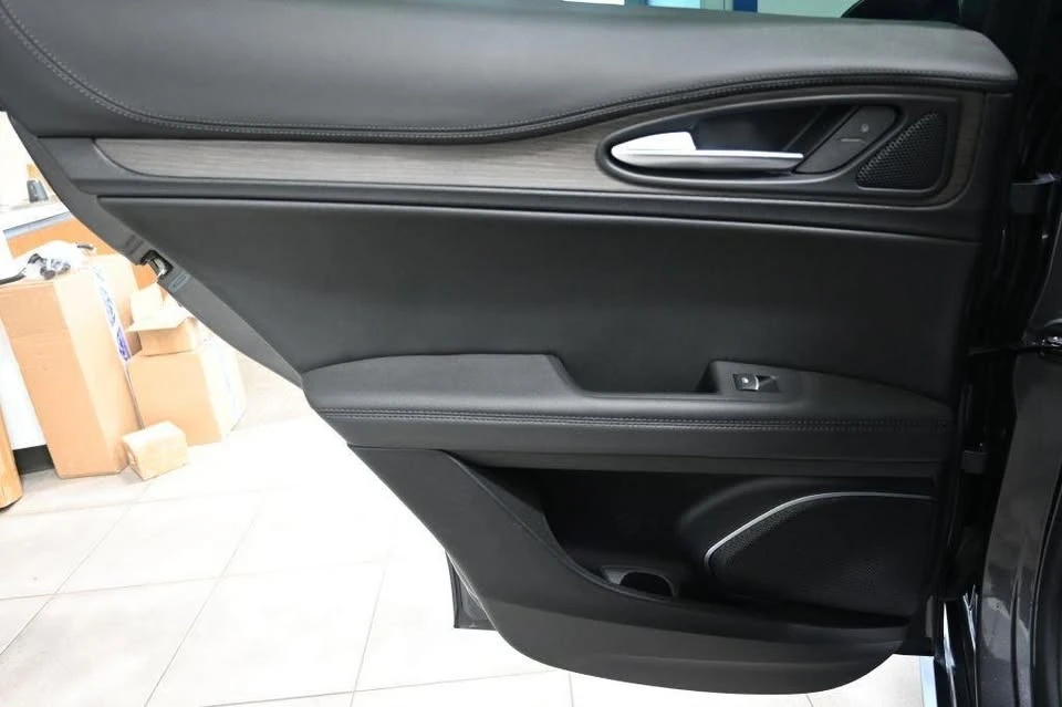 2022 Alfa Romeo Stelvio - Image 14 of 20