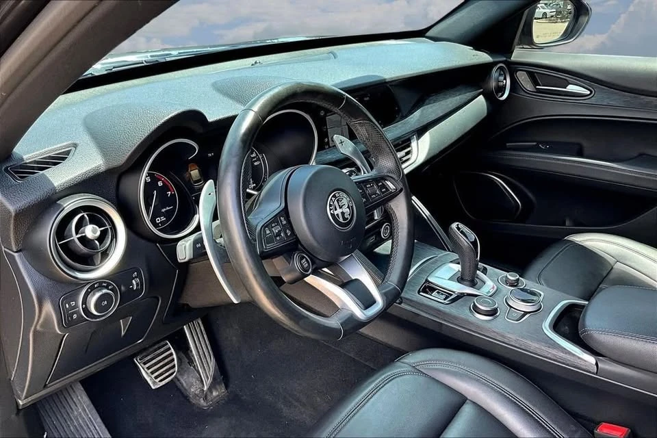 2022 Alfa Romeo Stelvio - Image 15 of 20