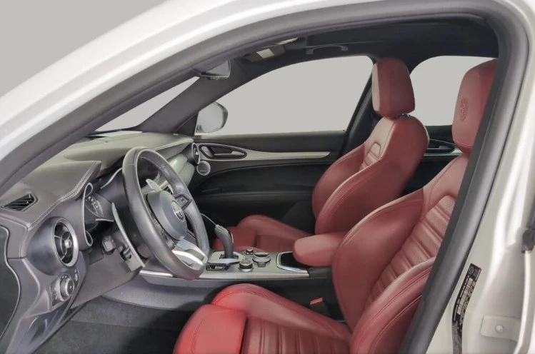 2022 Alfa Romeo Stelvio - Image 8 of 18