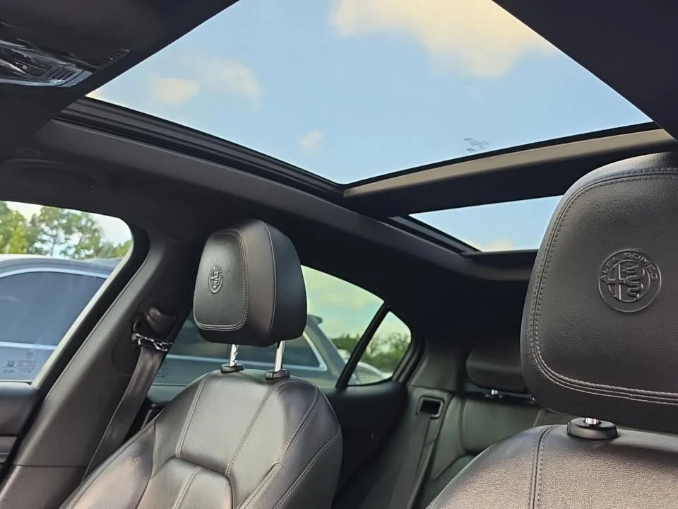 2022 Alfa Romeo Stelvio - Image 15 of 16
