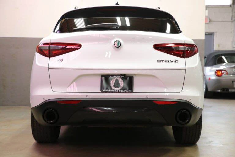 2022 Alfa Romeo Stelvio - Image 8 of 19